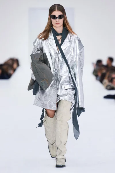 Look 3
